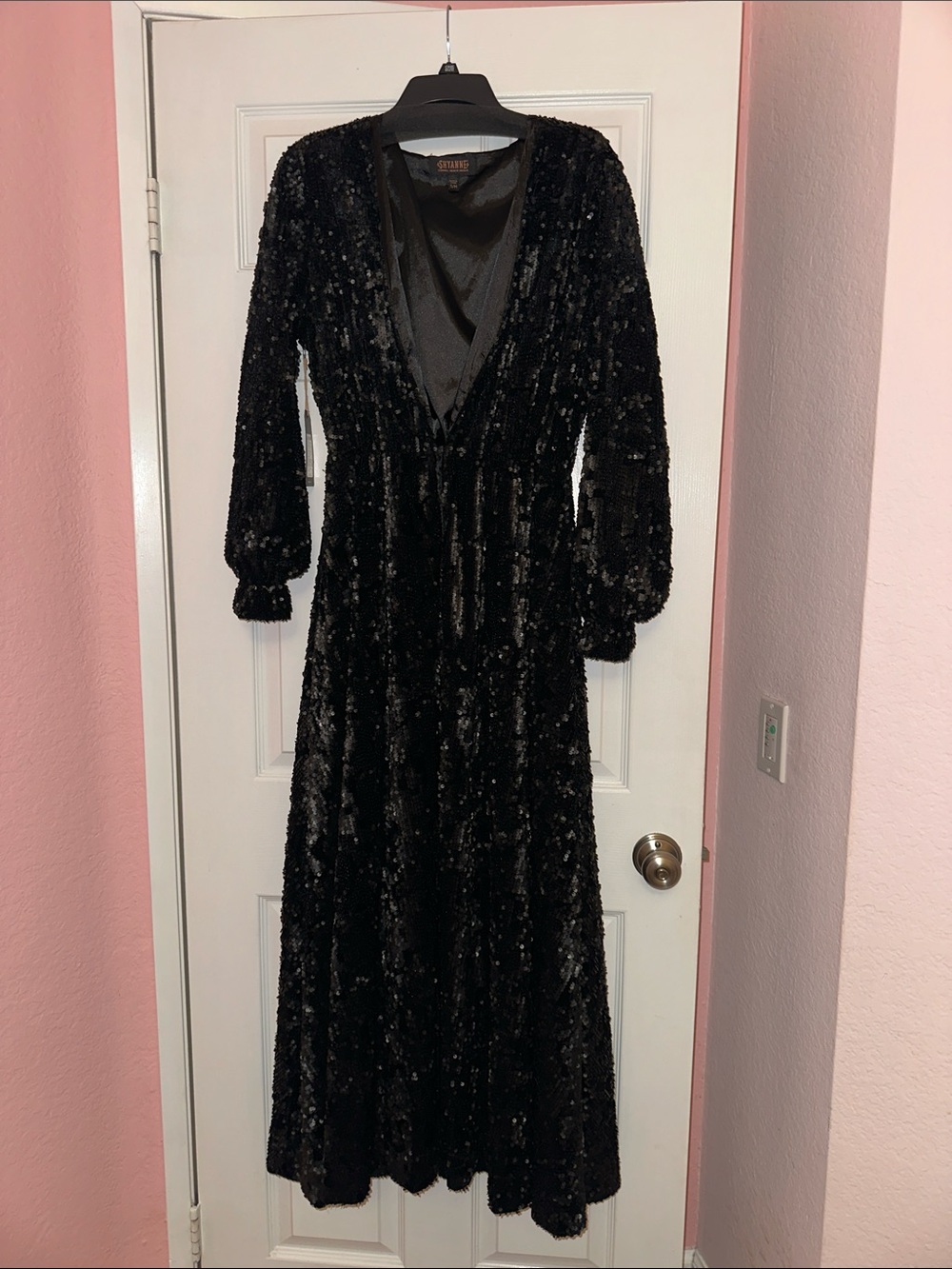 Shyanne Black Sequin V-Neck Long Sleeve Covering